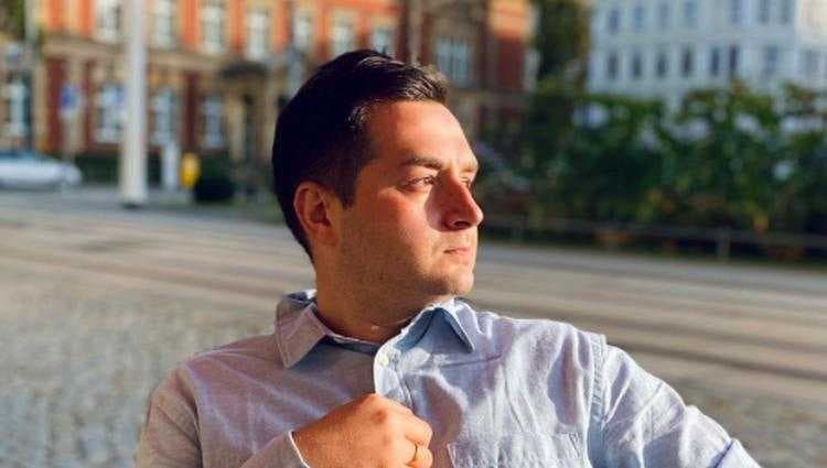 Frontnews image description