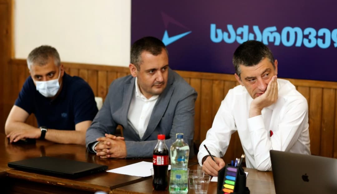 გიორგი გახარიამ ოზურგეთში, პარტიის რეგიონულ ორგანიზაციაში პარტიის წევრებთან სამუშაო შეხვედრა გამართა