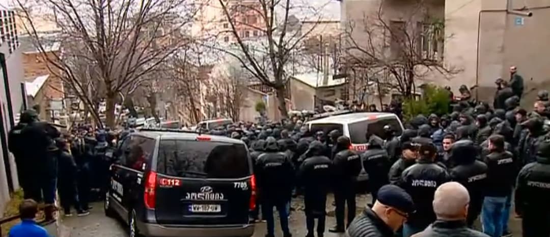 ნატა ფერაძის სახლთან სამართალდამცველები არიან მობილიზებული