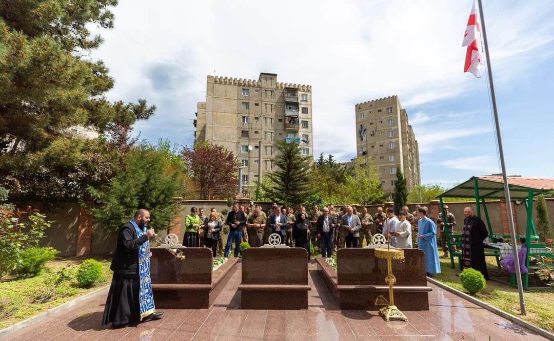 საქართველოს ტერიტორიული მთლიანობისთვის ბრძოლებში დაღუპული გმირების სულის მოსახსენიებელი სამოქალაქო პანაშვიდი გაიმართა