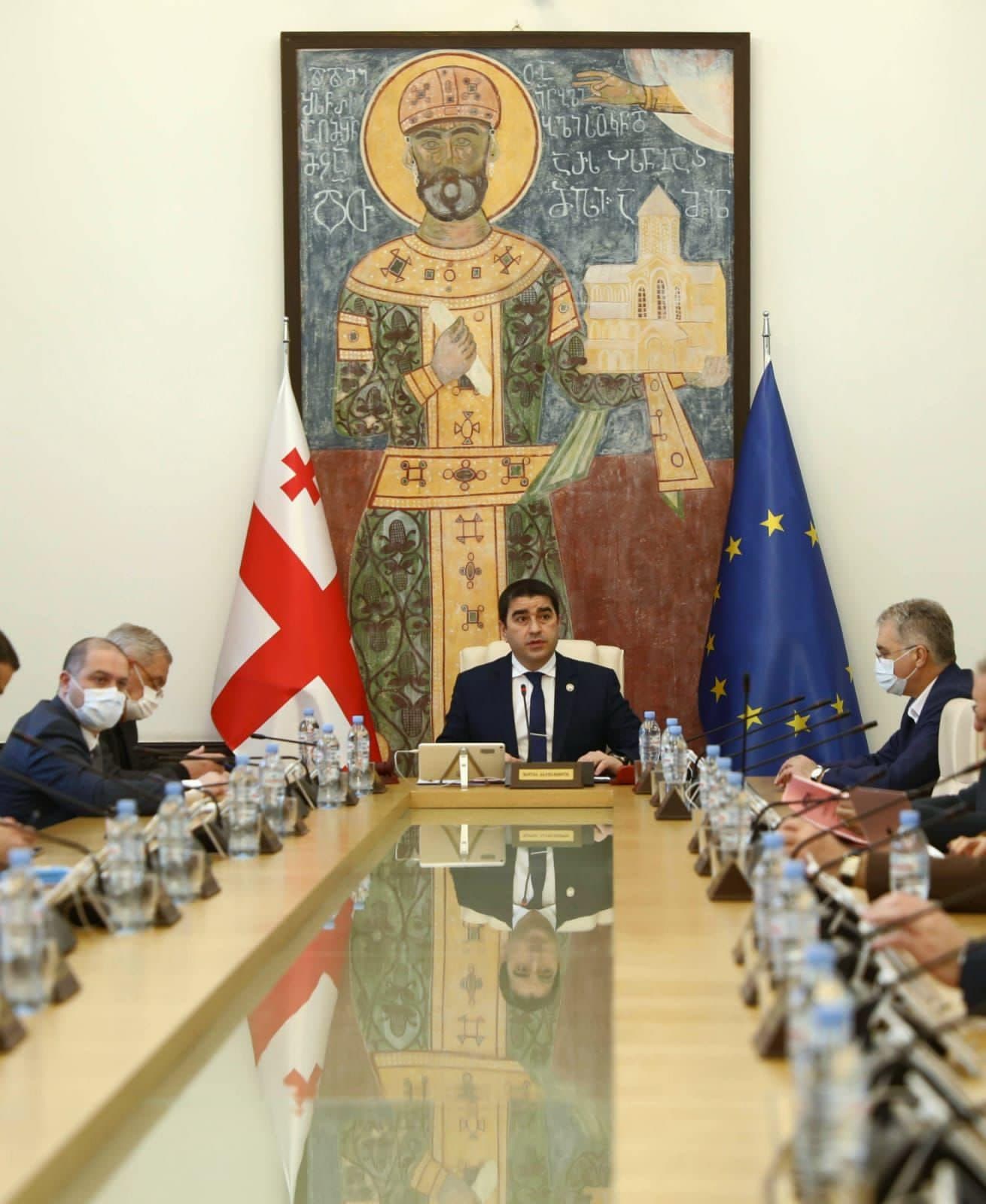 Frontnews image description