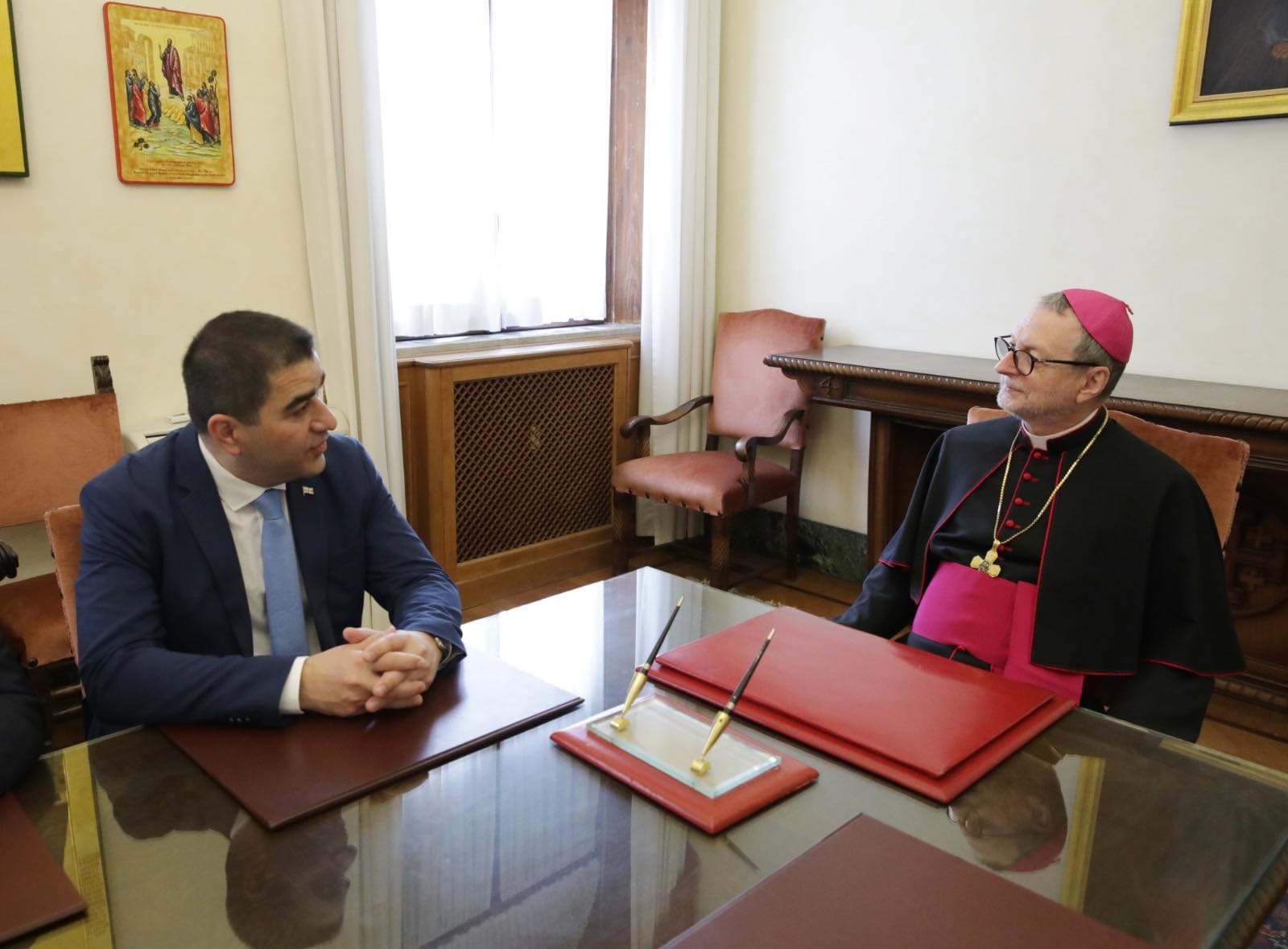 Frontnews image description