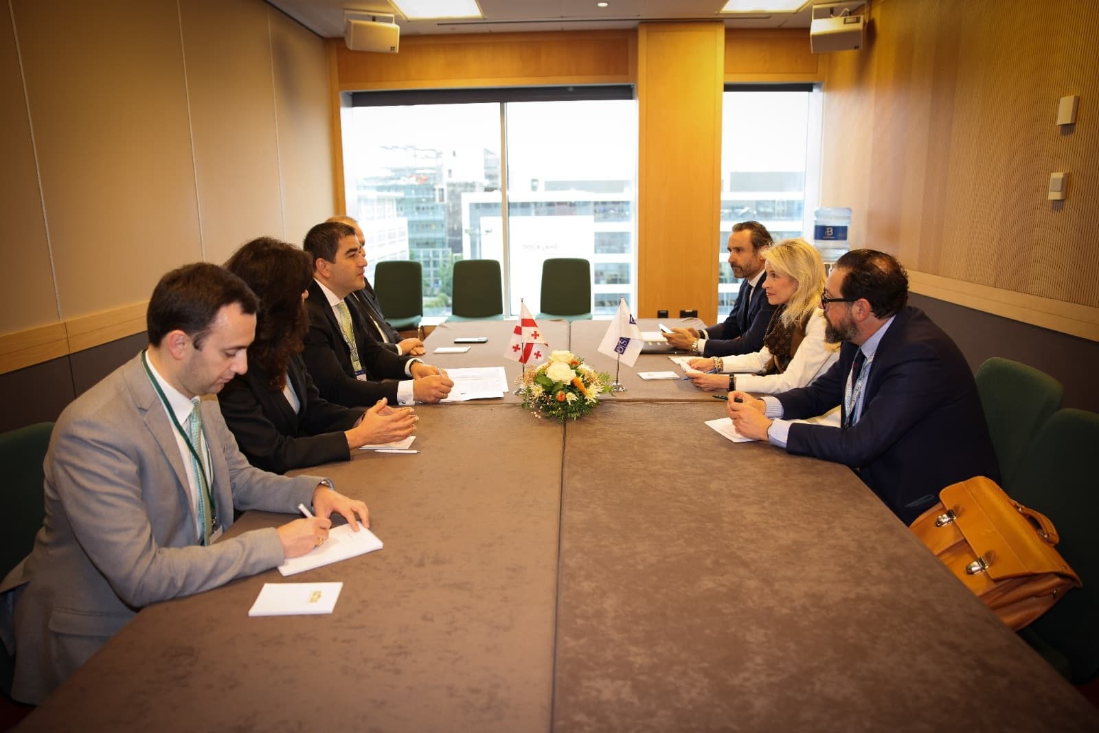 Frontnews image description