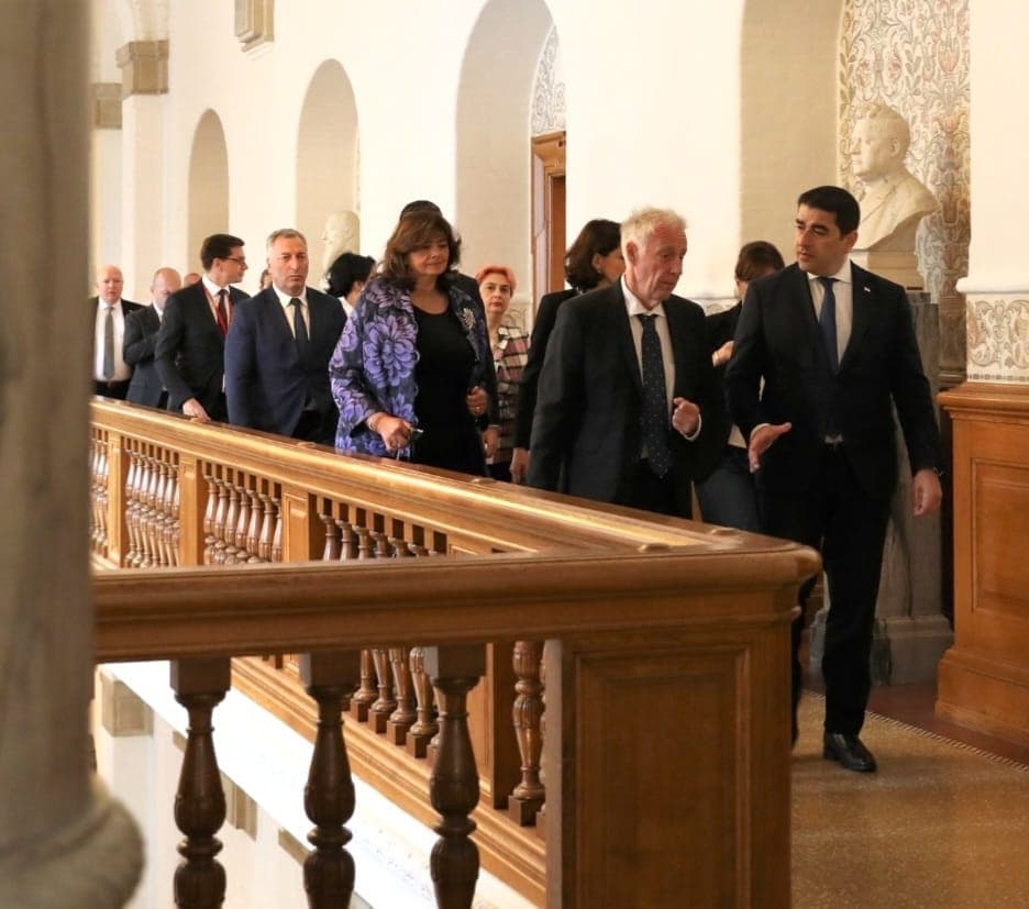 Frontnews image description