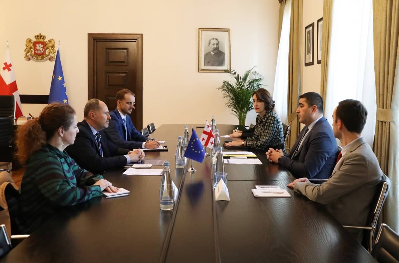 Frontnews image description