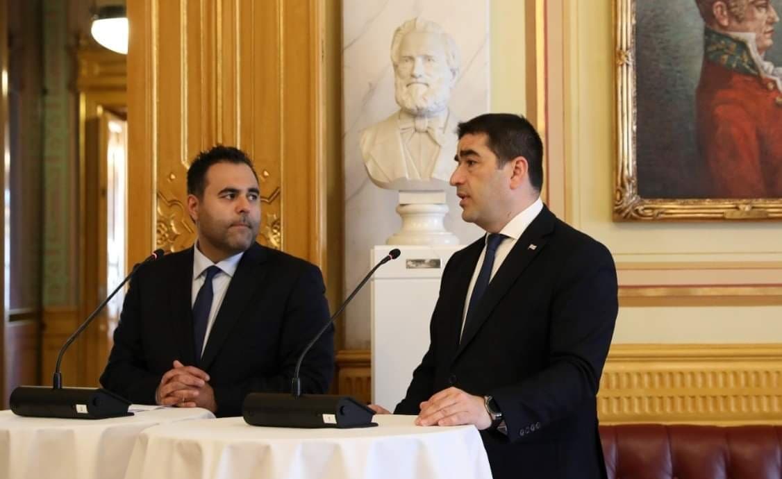 Frontnews image description