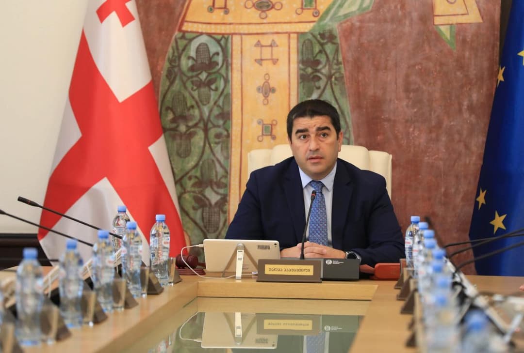 პარლამენტი 2022 წლის სახელმწიფო ბიუჯეტის შესახებ კანონპროექტში შესატანი ცვლილებების განხილვას იწყებს