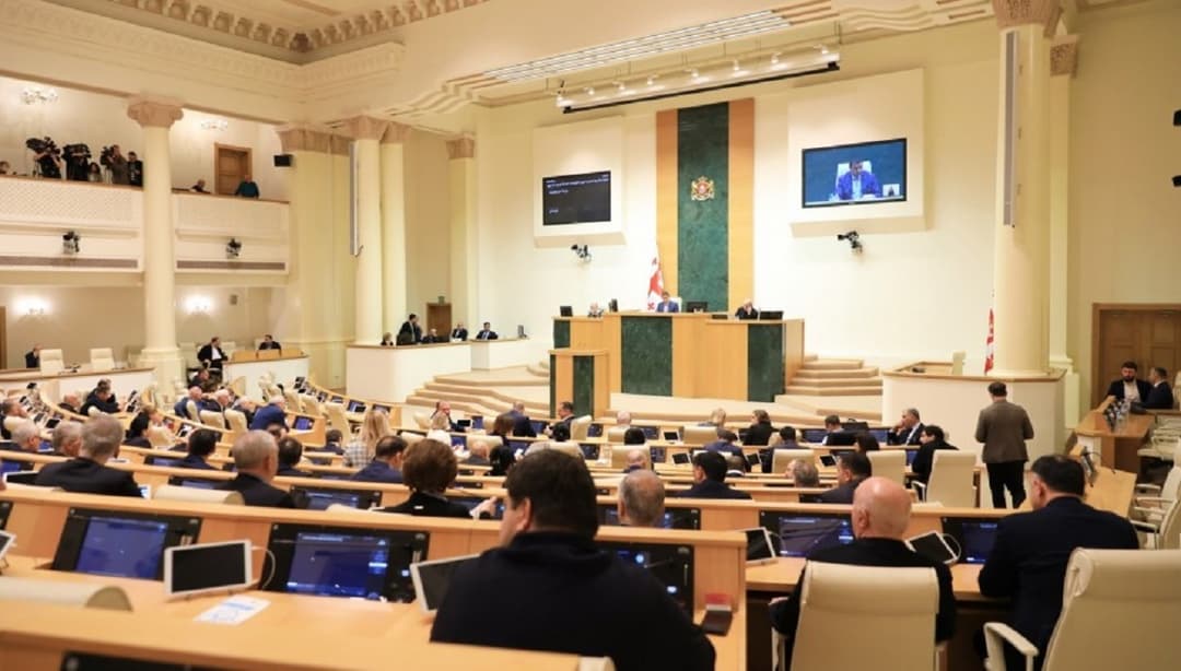 პარლამენტში ე.წ. ქოლცენტრების საქმიანობის შემსწავლელი დროებითი საგამოძიებო კომისიის შექმნის საკითხს კვორუმის არარსებობის გამო კენჭი ვერ ეყარა