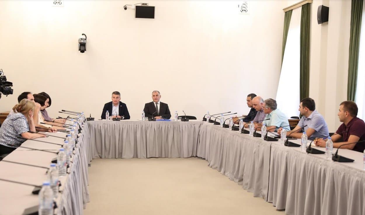 Frontnews image description