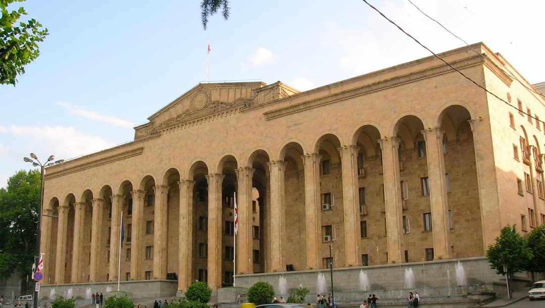 Culture representatives announce rally while Minister in Parliament