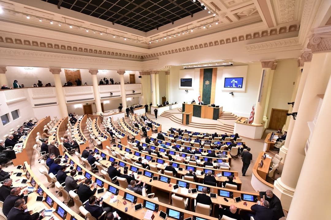 პარლამენტმა მესამე მოსმენით რამდენიმე კანონპროექტი დაამტკიცა