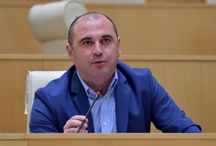 ლევან ხაბეიშვილი უმრავლესობას – ბიძინა ივანიშვილსა და სამშობლოს შორის რა გადაწყვეტილებას იღებთ?