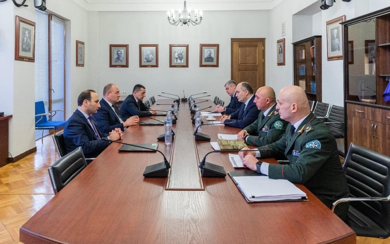 Frontnews image description