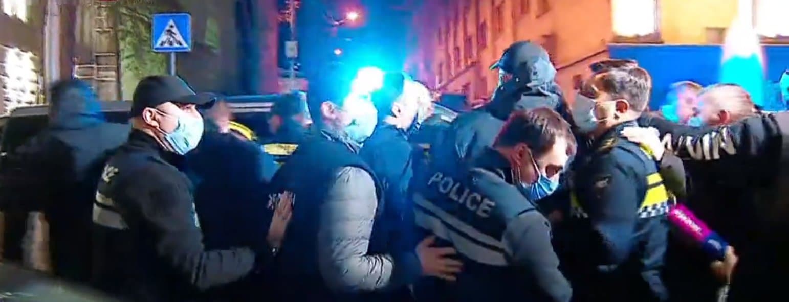 Frontnews image description