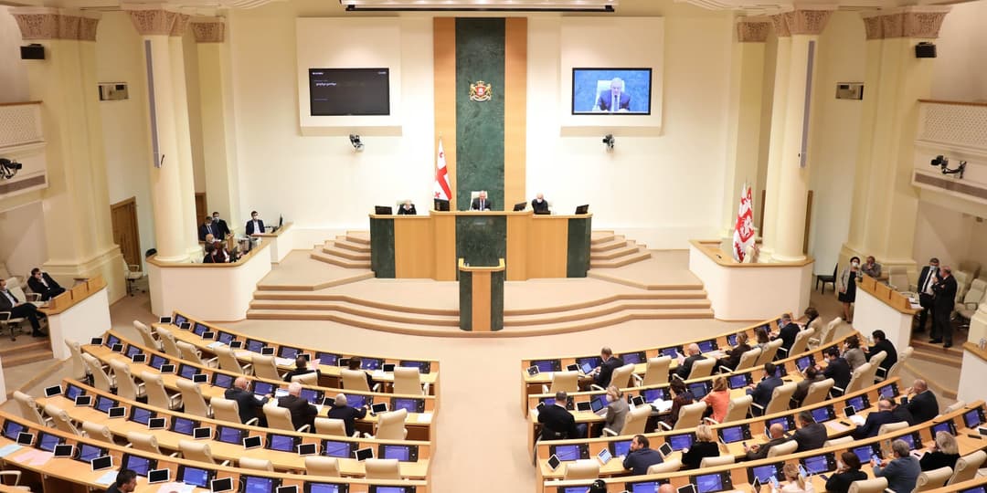 პარლამენტმა უმაღლესი განათლების შესახებ საქართველოს კანონში შესატან ცვლილებებს მხარი დაუჭირა