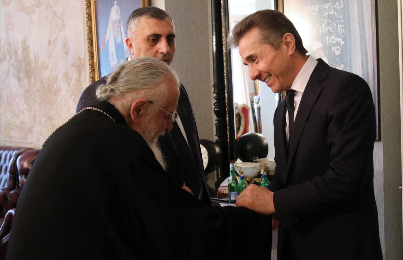 Frontnews image description