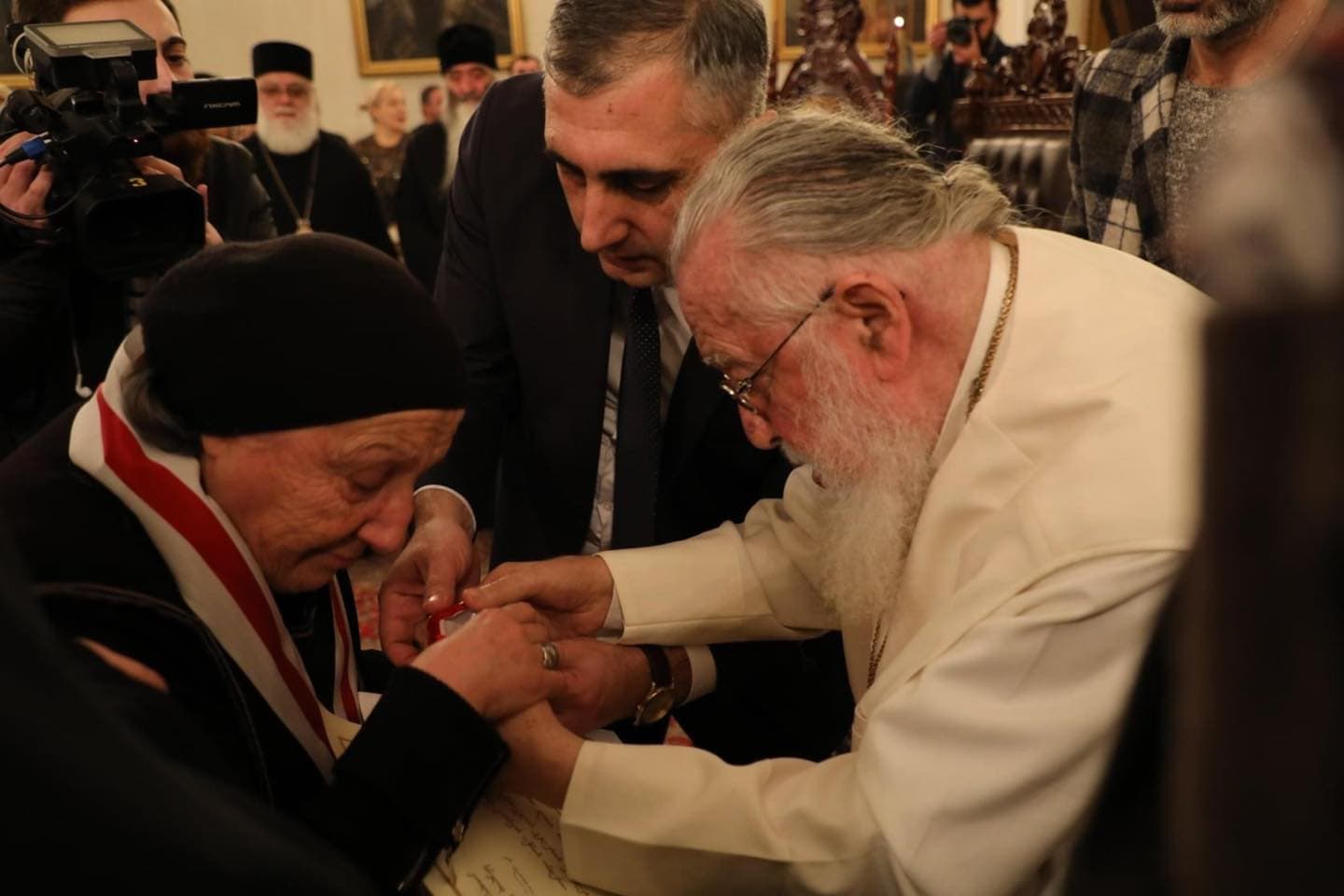 Frontnews image description