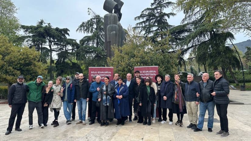 Frontnews image description