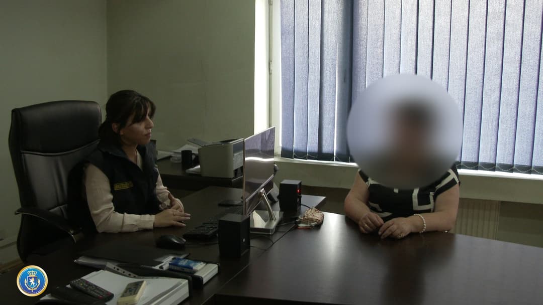 კომერციული მოსყიდვისა და ყალბი ოფიციალური დოკუმენტის დამზადება-გასაღების ფაქტზე ერთი პირი პასუხისგებაში მისცეს