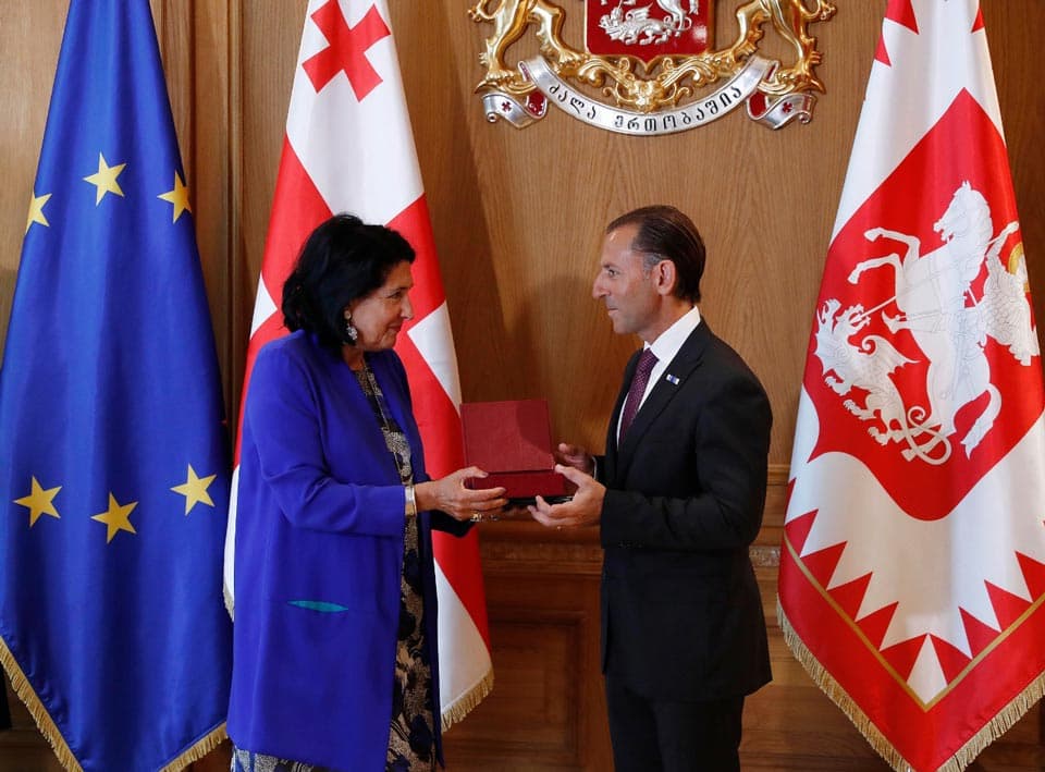 Frontnews image description