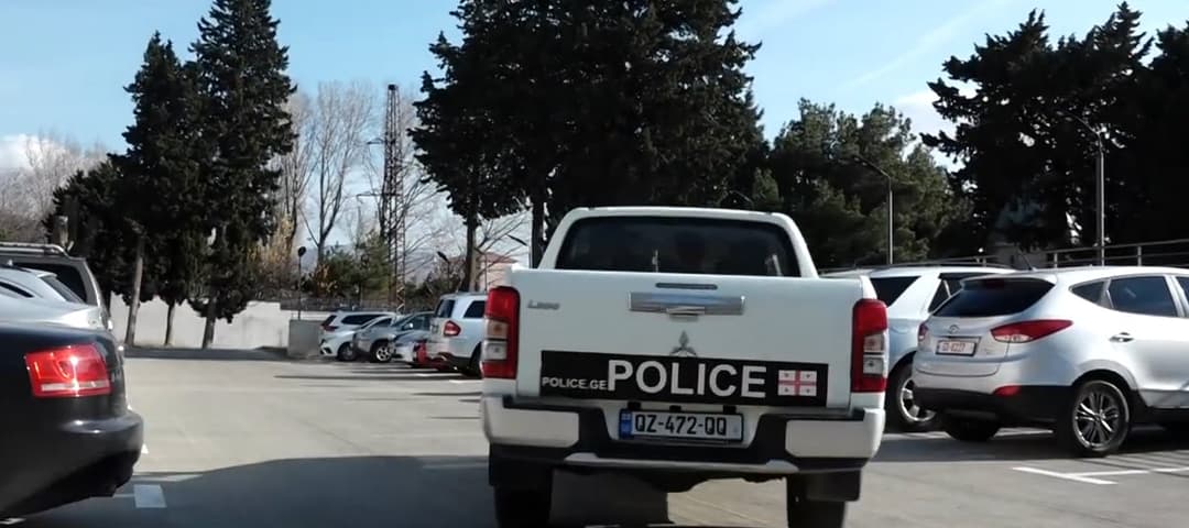 შსს-ს აფხაზეთის პოლიციის დეპარტამენტის თანამშრომლებმა ოჯახში ძალადობის და მუქარის ბრალდებით ერთი პირი დააკავეს