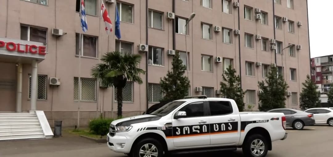 Foreign nationals arrested in Batumi for alleged extortion scheme at cafe-bar