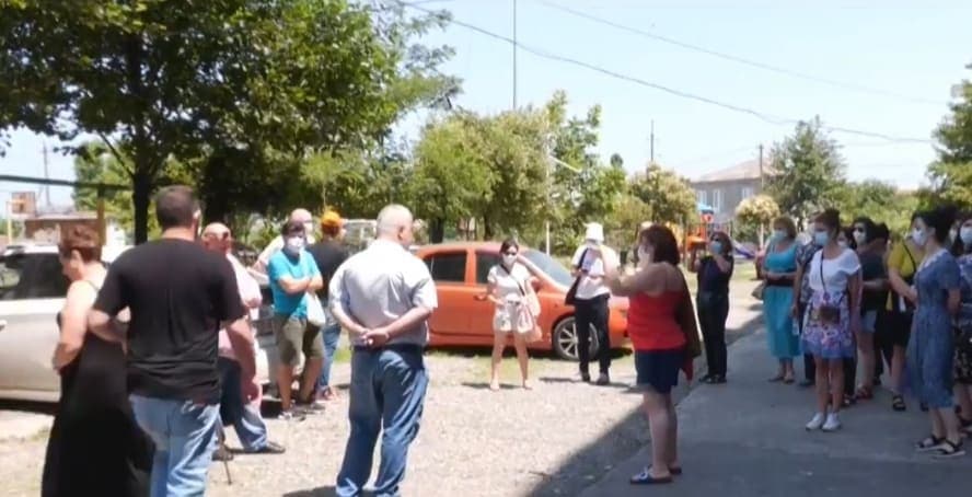 ფოთში, პორტთან მცხოვრები დევნილები აქციას მართავენ