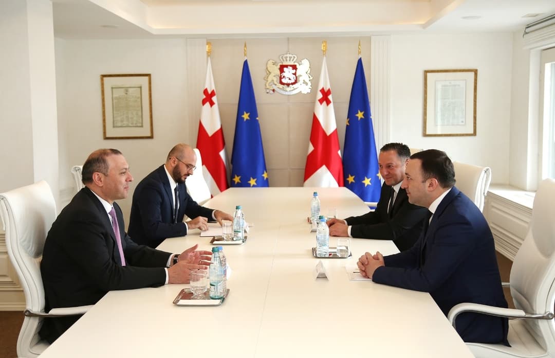 ირაკლი ღარიბაშვილი სომხეთის რესპუბლიკის ეროვნული უშიშროების საბჭოს მდივანს შეხვდა