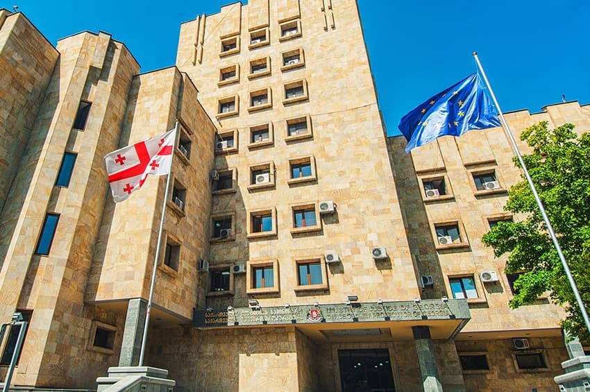 შსს-ს ყოფილი თანამშრომელი სისხლის სამართლის პასუხისგებაში მისცეს