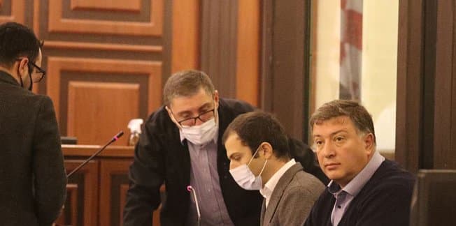 გიგი უგულავა სასამართლო დარბაზიდან გააძევეს