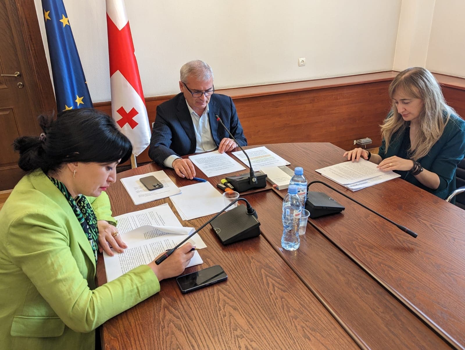 Frontnews image description