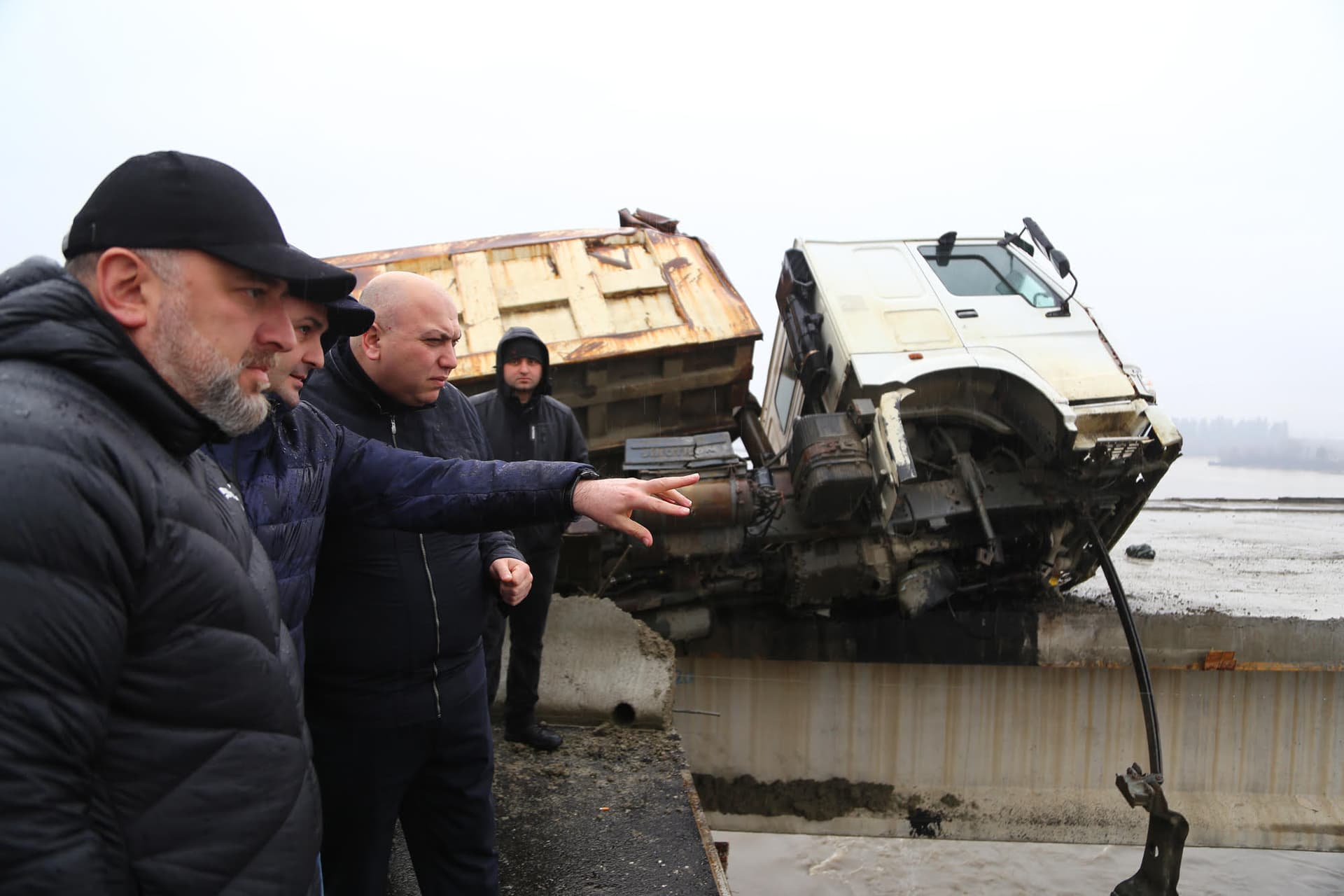 Frontnews image description