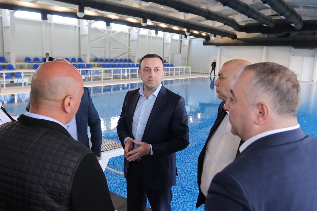 ლევან ხაბეიშვილი – ქარელში 5 მილიონი გააქრეს, აუზის გახსნაზე ღარიბაშვილი იმყოფებოდა, ახლა ბოქლომი ადევს