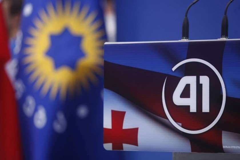 ომარ ჯიხვაშვილი – იმის მაგივრად, რომ კითხვებზე პასუხებს სცემდეს და ემიჯნებოდეს ომის მოწოდებებს, შეურაცხყოფას აყენებს უმრავლესობით არჩეულ პარლამენტის წევრს