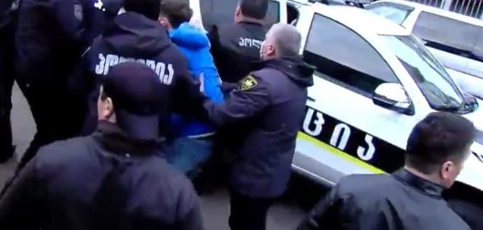 “ალტ-ინფოს” წარმომადგენლები ქობულეთში აქციის მონაწილეებს დაუპირისპირდნენ