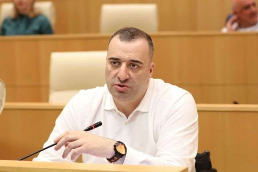 რატი იონათამიშვილი – ალბათ, უკეთესი იქნებოდა, განცხადებისთვის სათაურად დაერქვათ, რომ არის მიშას ფანკლუბის განცხადება