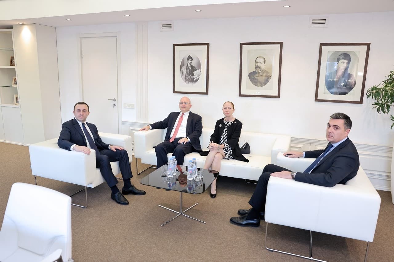 Frontnews image description