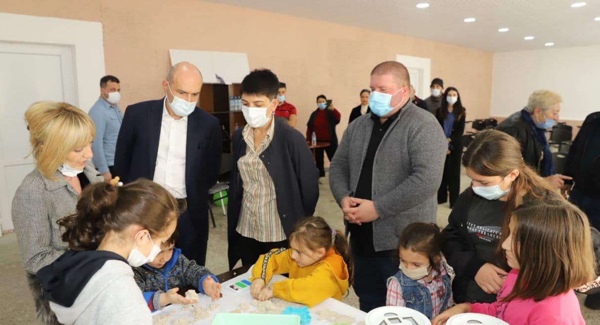 Frontnews image description