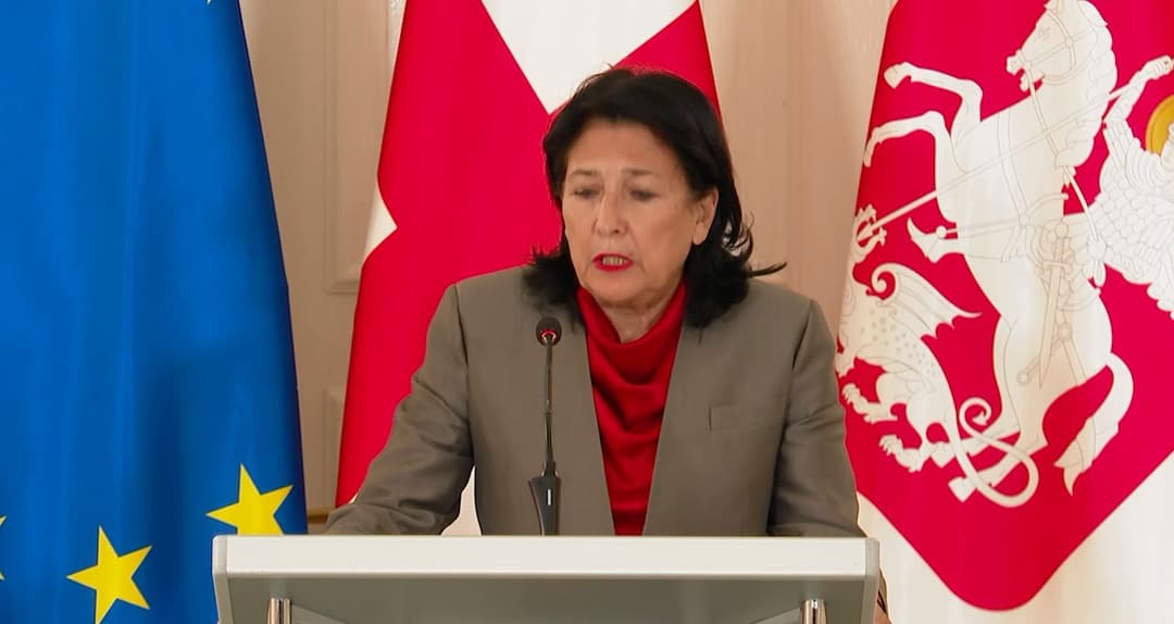 სალომე ზურაბიშვილი – თუ ვთანხმდებით, რომ ექსპრეზიდენტი რიგითი პატიმარი არ არის, იმაზეც უნდა შევთანხმდეთ, რომ სამოქალაქო სივრცეში გადაყვანა უფრო რთულად განსახორციელებელია