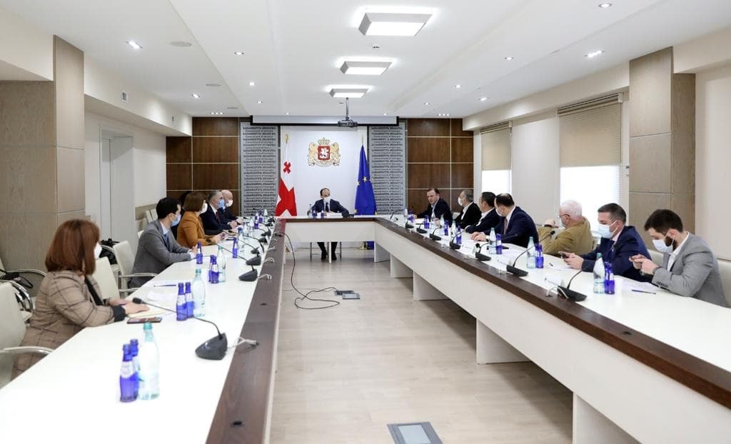 კომისიამ განსაზღვრა საკონკურსო პირობები, რომლის მიხედვითაც პენსიებისა და საპენსიო სესხების გამცემი ბანკი შეირჩევა