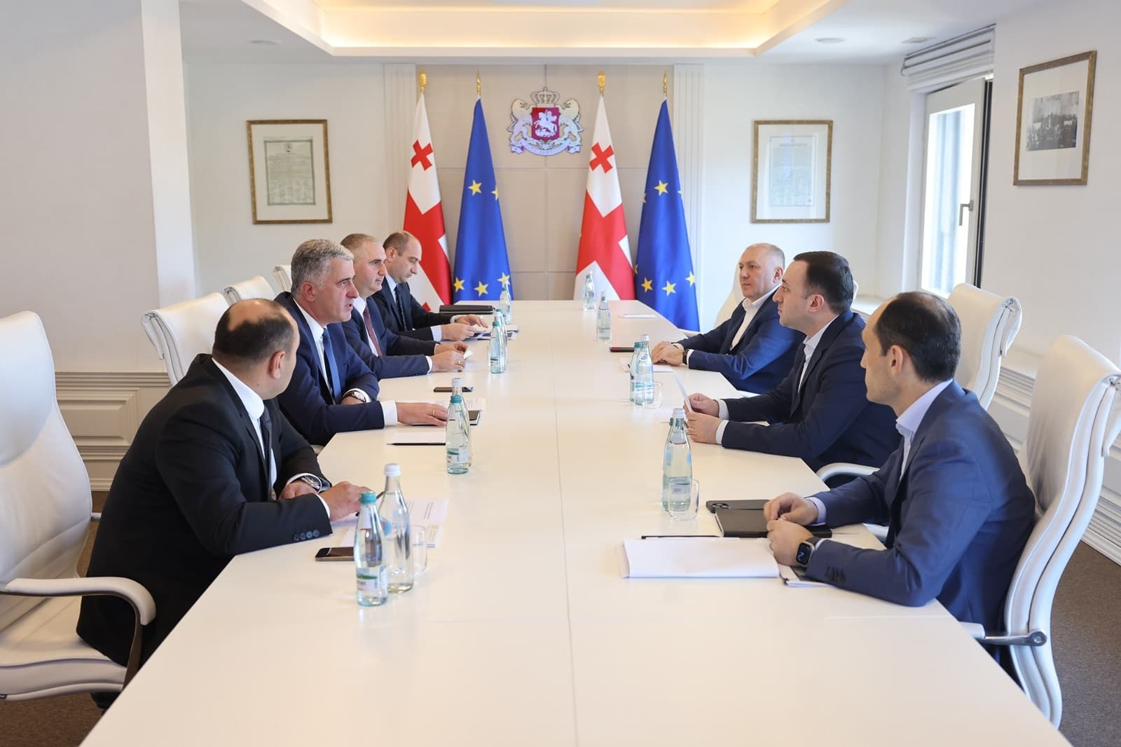 Frontnews image description