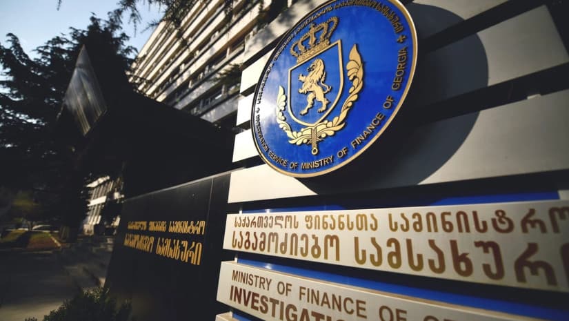 მოტყუებით დიდი ოდენობით ქონებრივი დაზიანების ფაქტზე სისხლისსამართლებრივი დევნა ხუთი პირის მიმართ დაიწყო