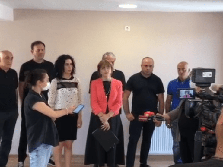 ხაშურის საკრებულოს 7-მა თანამდებობის პირმა “ქართული ოცნება“ დატოვა და გახარიას პარტიას შეუერთდა