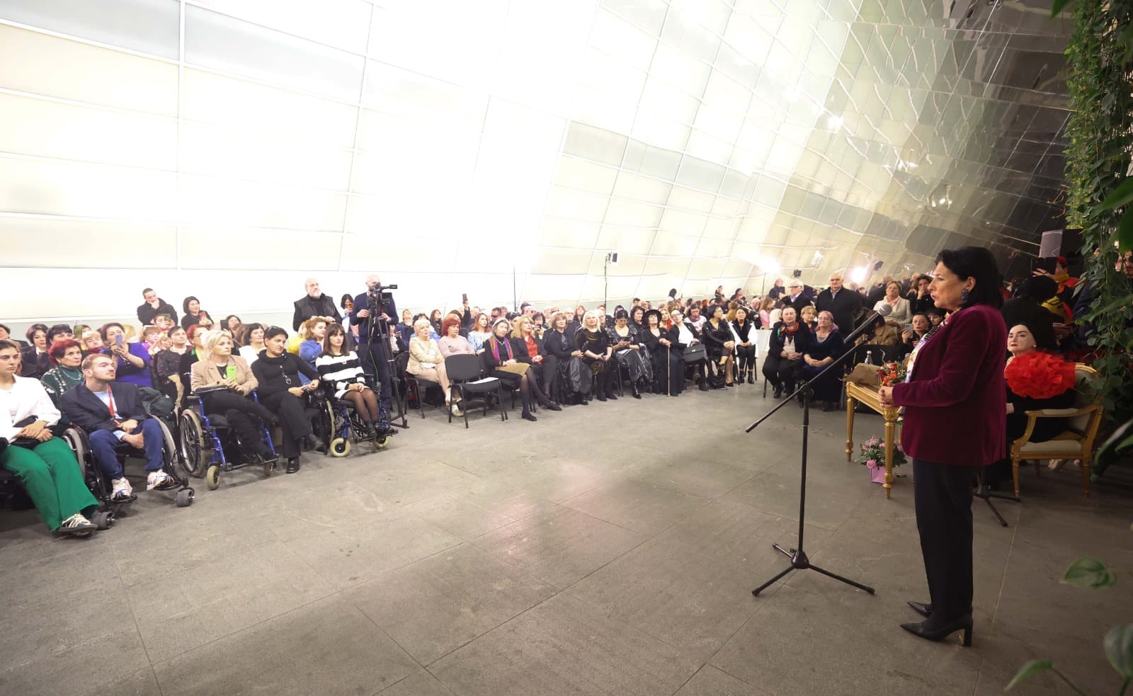 Frontnews image description