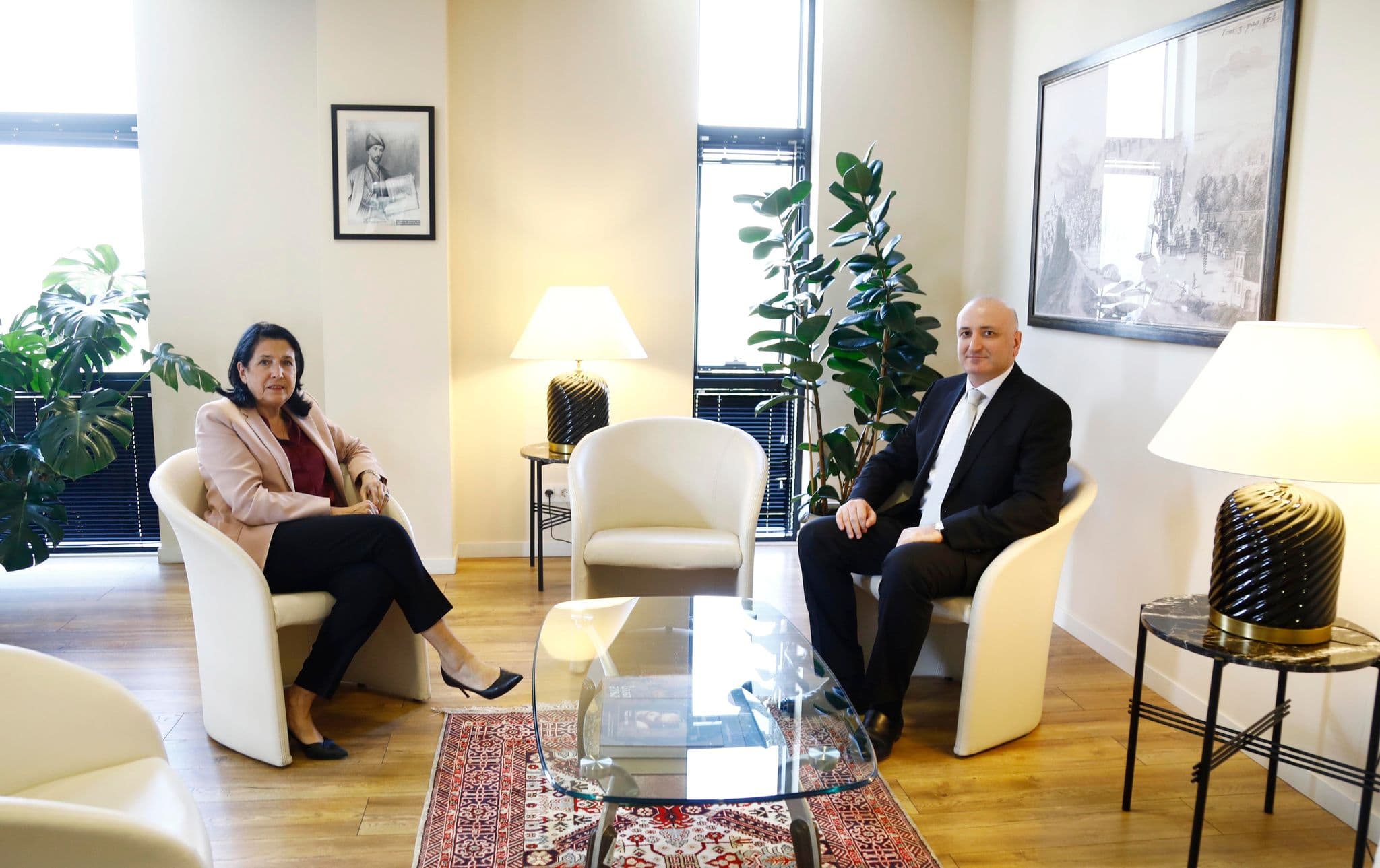 Frontnews image description