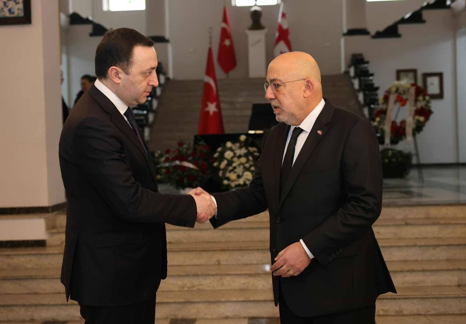 Frontnews image description