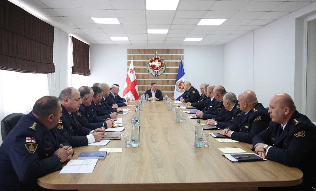 ვახტანგ გომელაურმა სამეგრელო-ზემო სვანეთის პოლიციის დანაყოფების ხელმძღვანელებთან სამუშაო თათბირი გამართა