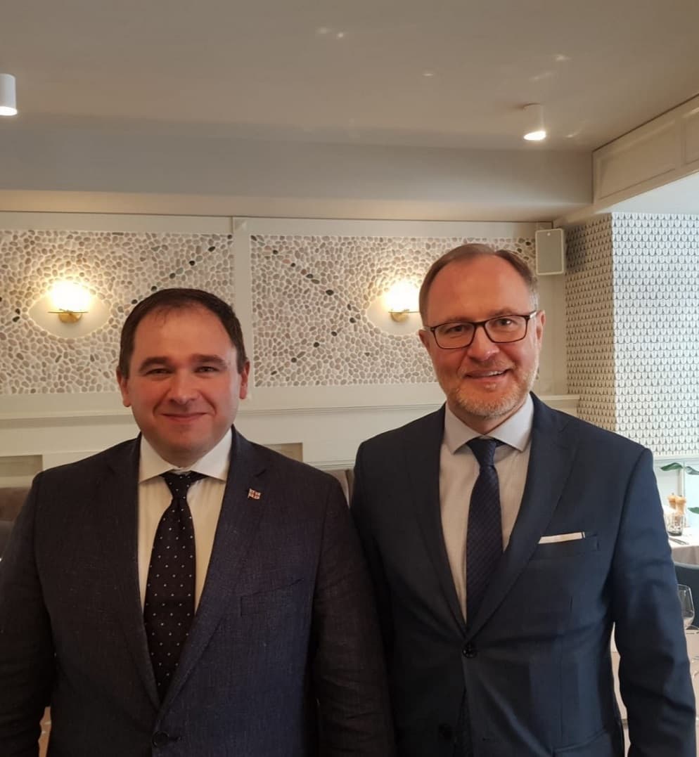 Frontnews image description