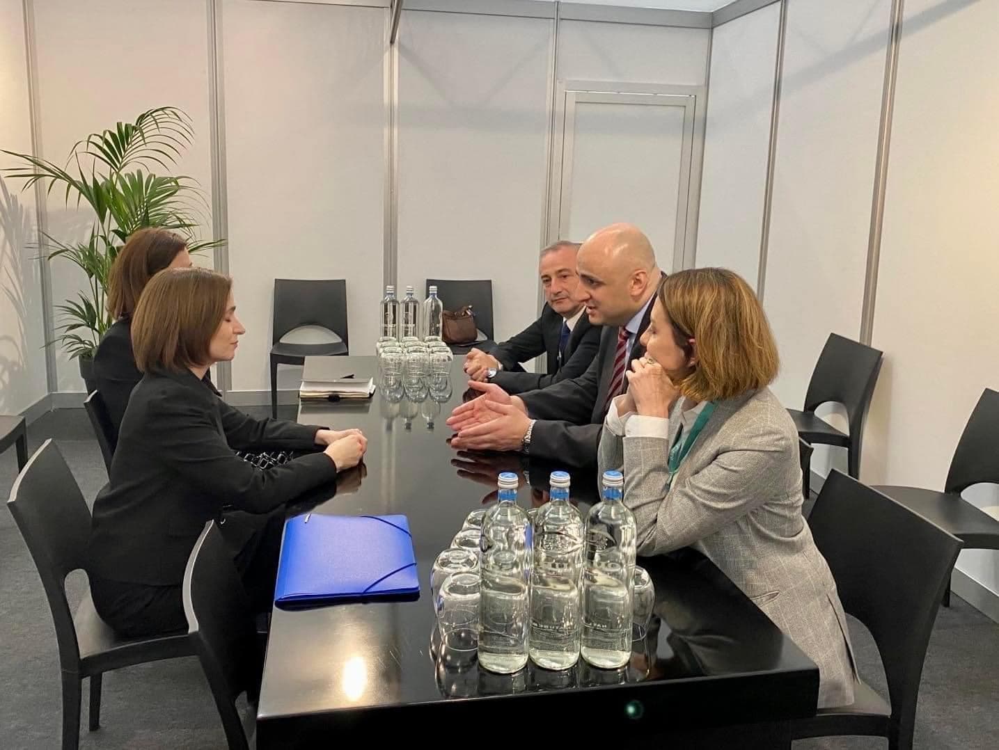 Frontnews image description