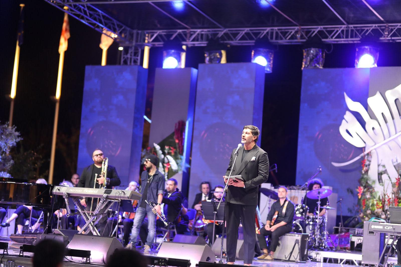 Frontnews image description